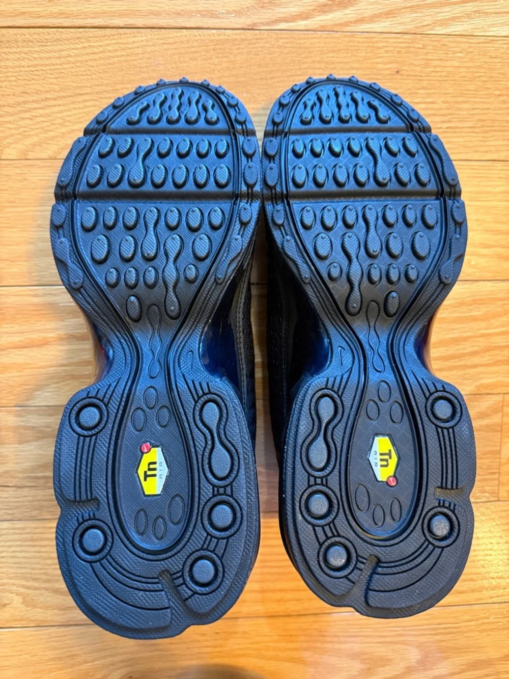 Nike Men's Black Air Max Plus TN Sneakers - Picture 5 of 10